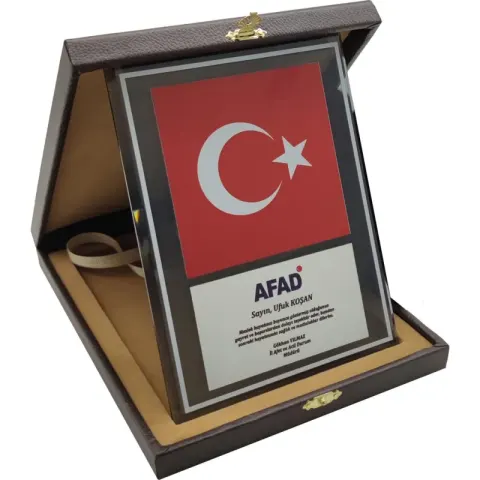EKT-700 Kutulu Kristal Plaket – Kristal Plaketler